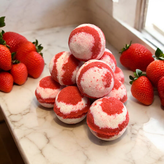 Strawberry & Vanilla Mini Bath Bomb  image 0